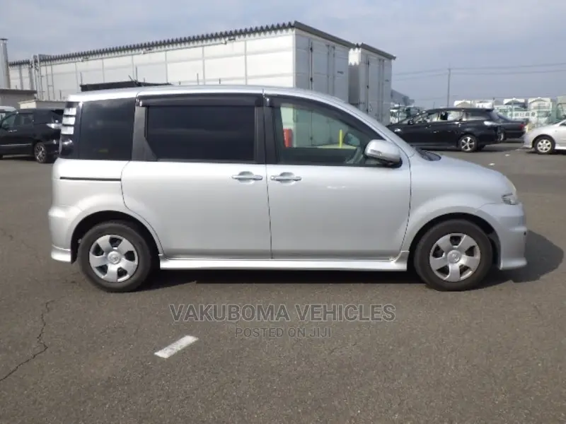 Toyota Sienta 2007 Silver