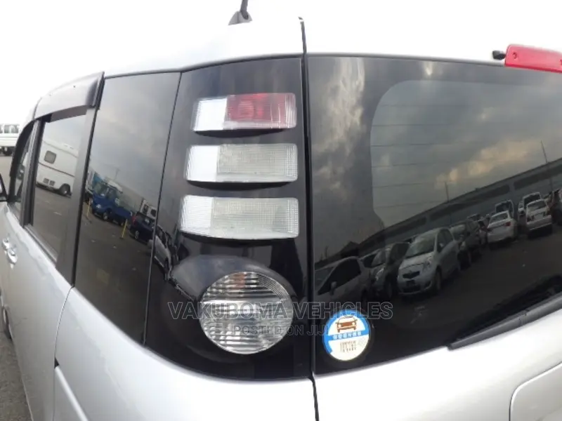 Toyota Sienta 2007 Silver