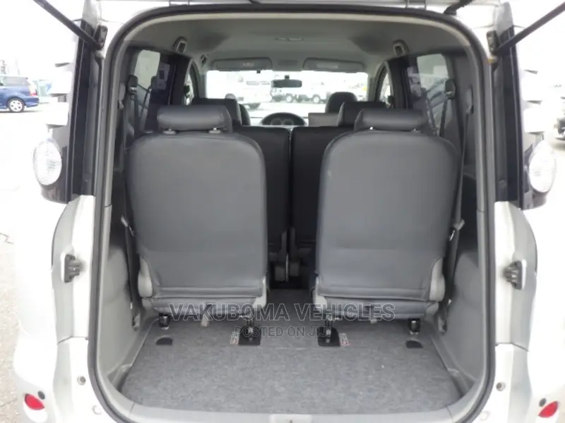 Toyota Sienta 2007 Silver