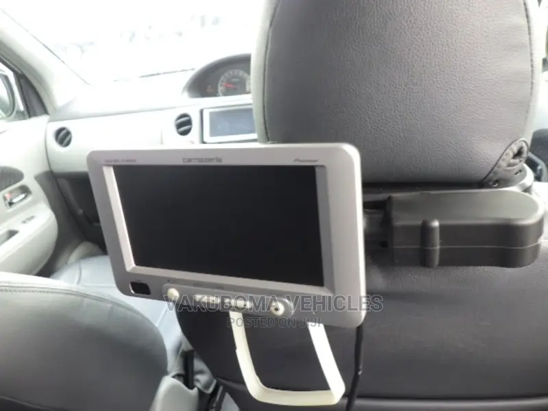 Toyota Sienta 2007 Silver