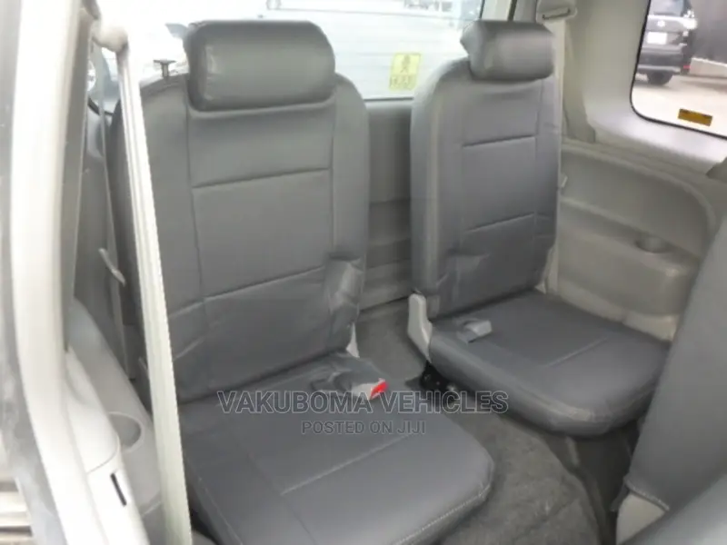 Toyota Sienta 2007 Silver