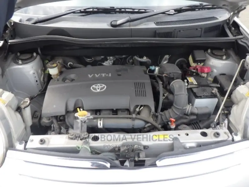 Toyota Sienta 2007 Silver
