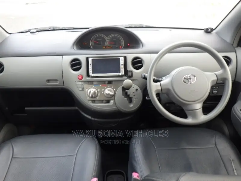 Toyota Sienta 2007 Silver