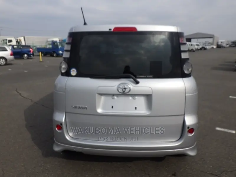 Toyota Sienta 2007 Silver