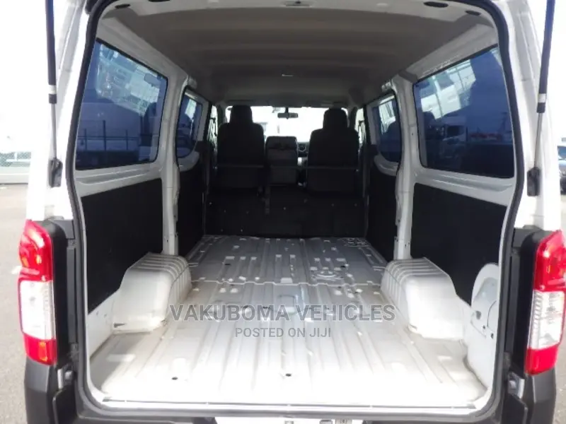 Nissan Carvan Van