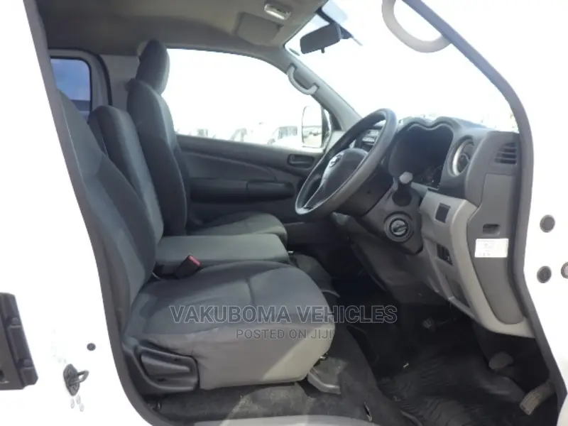 Nissan Carvan Van