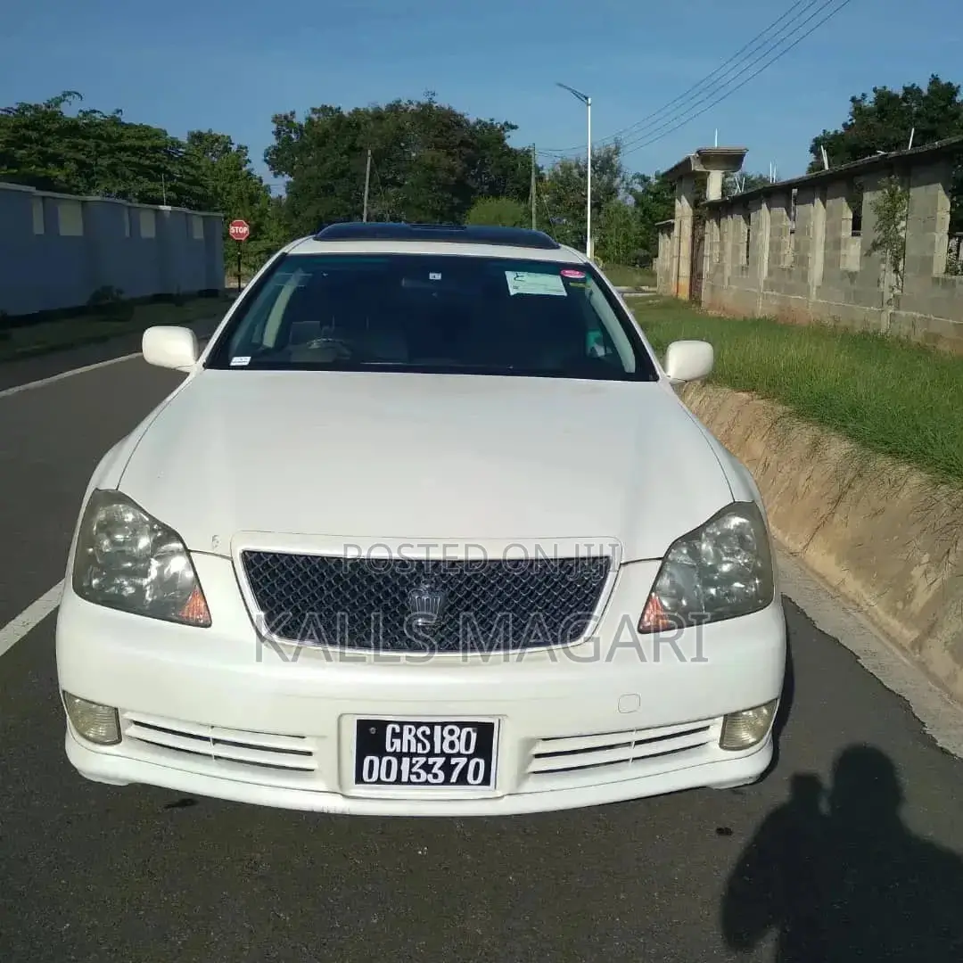 Toyota Crown 2005 White