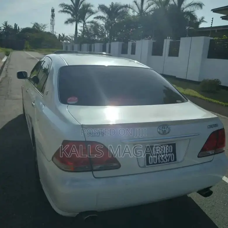 Toyota Crown 2005 White
