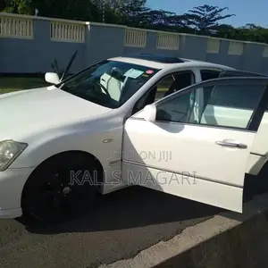 Toyota Crown 2005 White