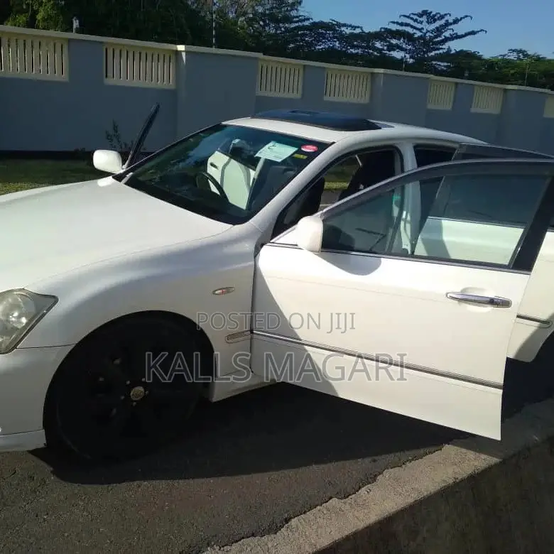 Toyota Crown 2005 White