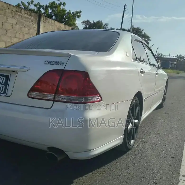 Toyota Crown 2005 White