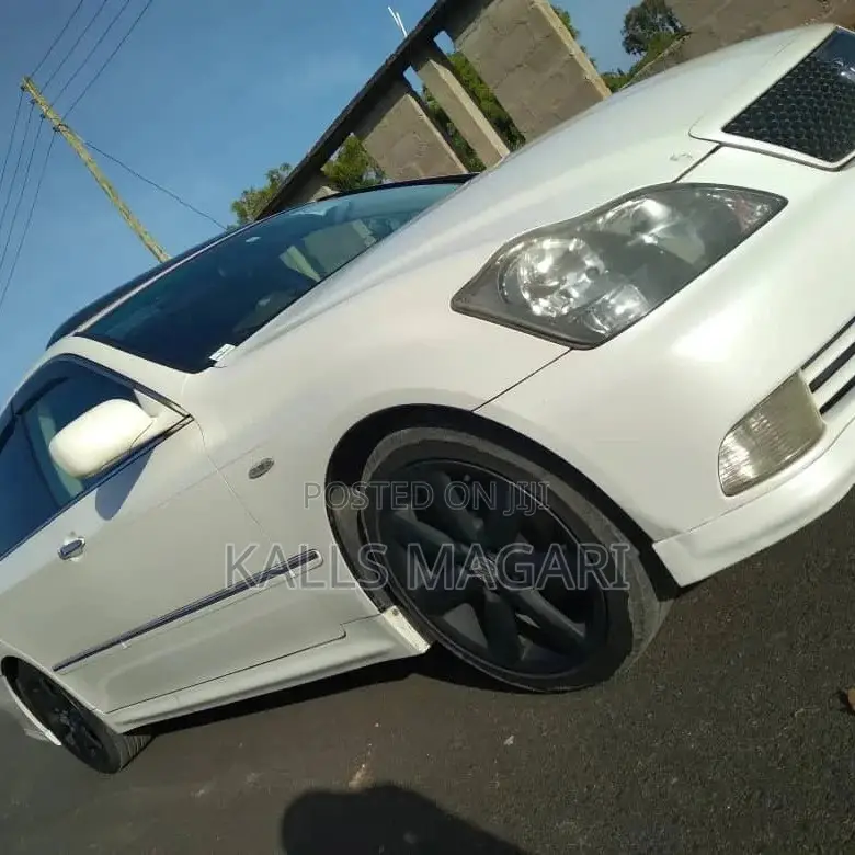 Toyota Crown 2005 White