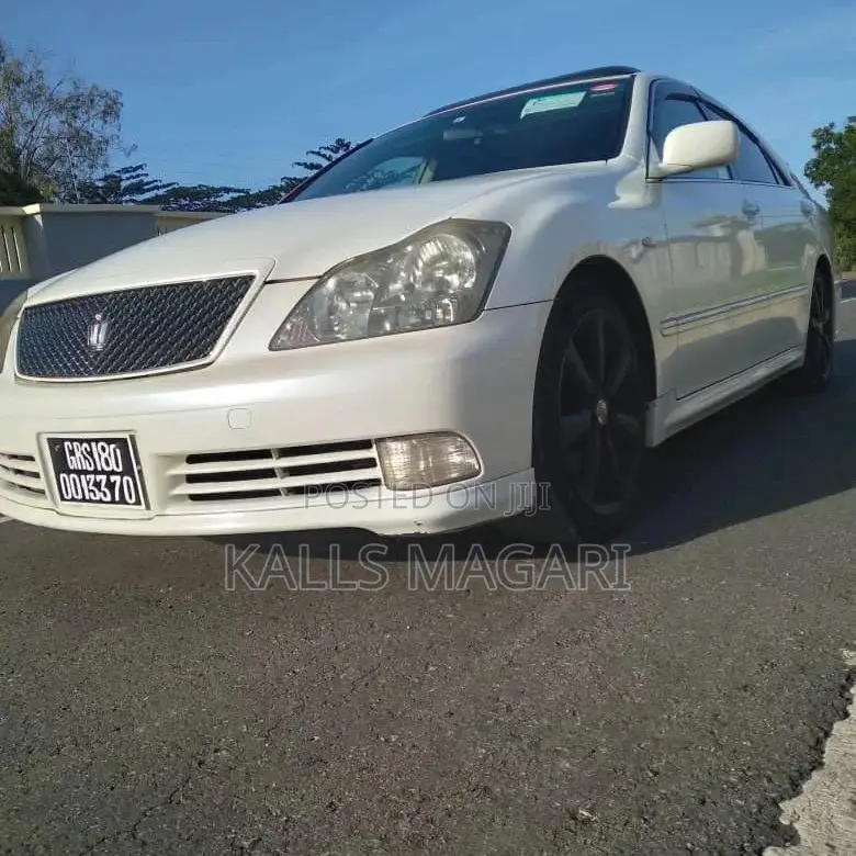 Toyota Crown 2005 White
