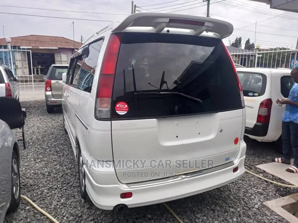 Toyota Noah 2004 White