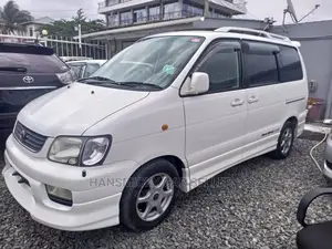 Toyota Noah 2004 White