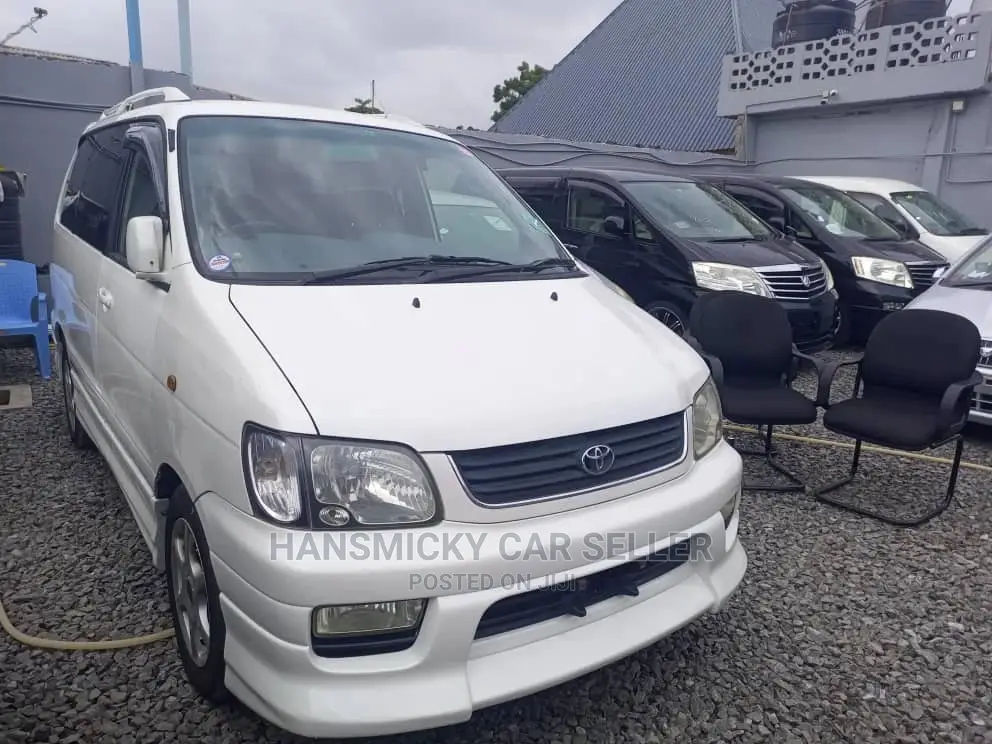 Toyota Noah 2004 White