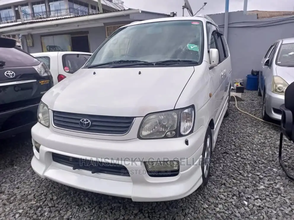 Toyota Noah 2004 White
