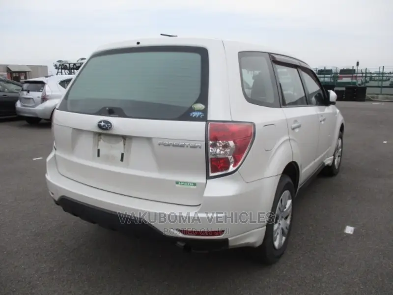 Subaru Forester 2011 Pearl