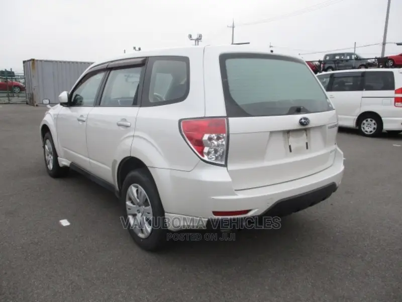 Subaru Forester 2011 Pearl