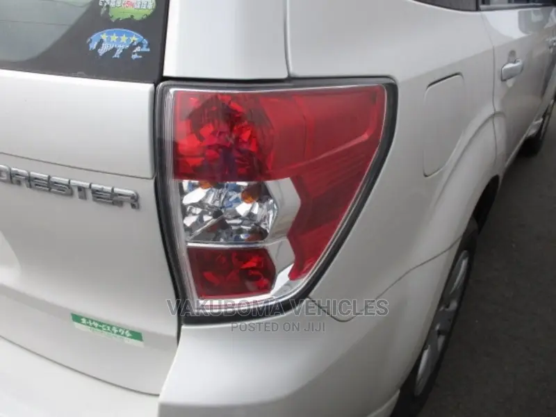 Subaru Forester 2011 Pearl