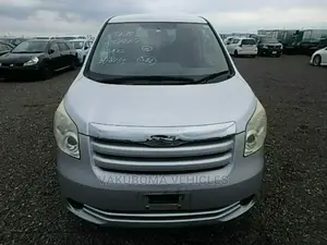 Toyota Noah 2010 Silver