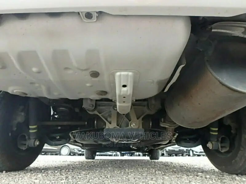 Toyota Noah 2010 Silver