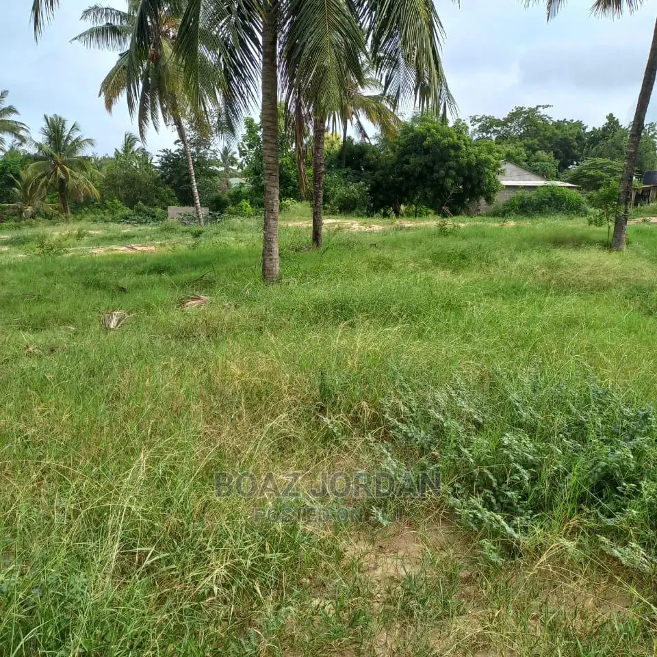 *Eneo LA Kujenga Sheli Linauzwa Madale, Dar ES Salaam*