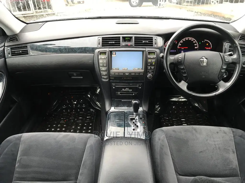 Toyota Crown 2004 White