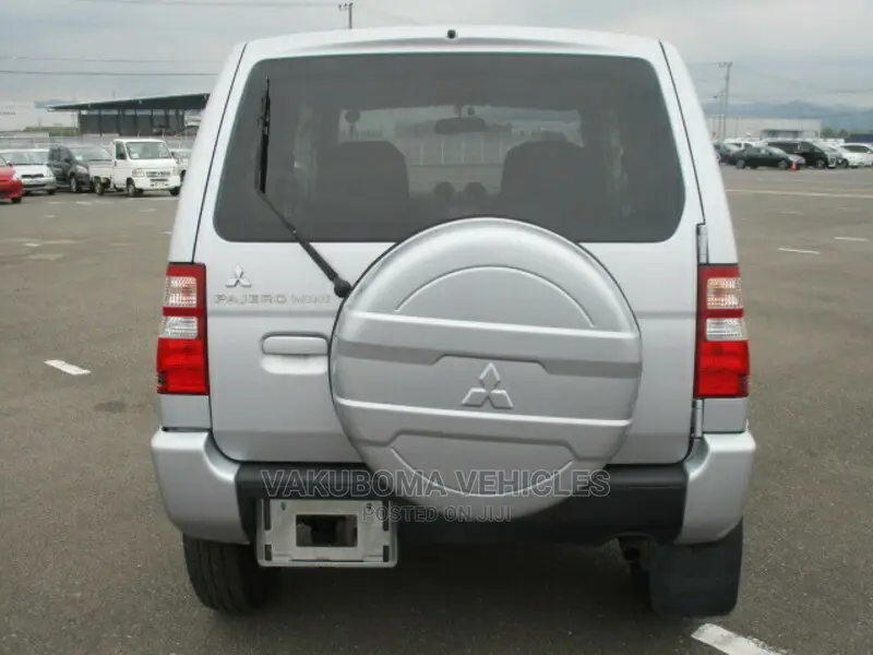 Mitsubishi Pajero 2010 Silver