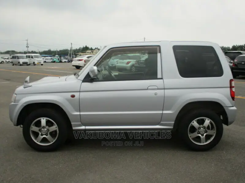Mitsubishi Pajero 2010 Silver