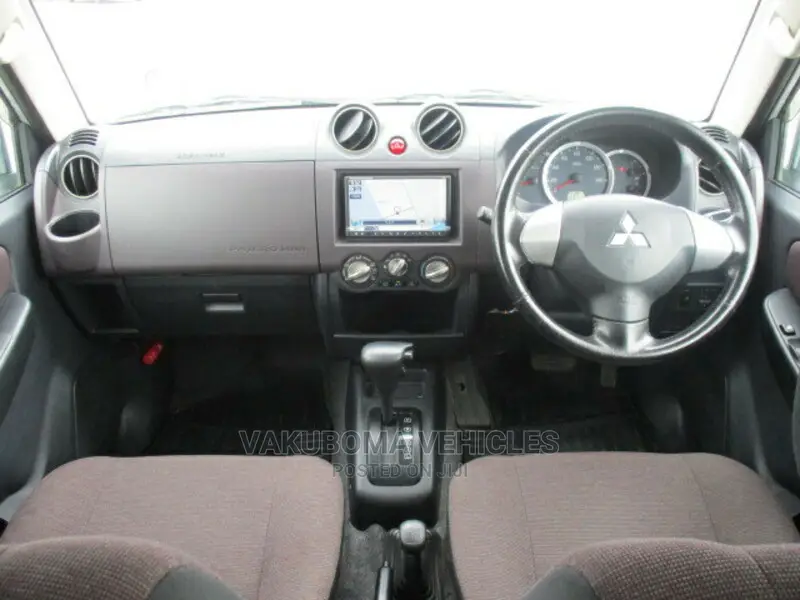 Mitsubishi Pajero 2010 Silver