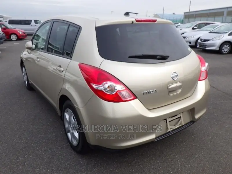 Nissan Tiida 2009 Gold