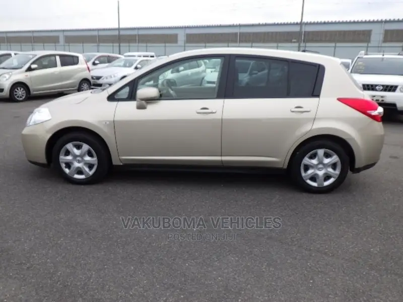 Nissan Tiida 2009 Gold