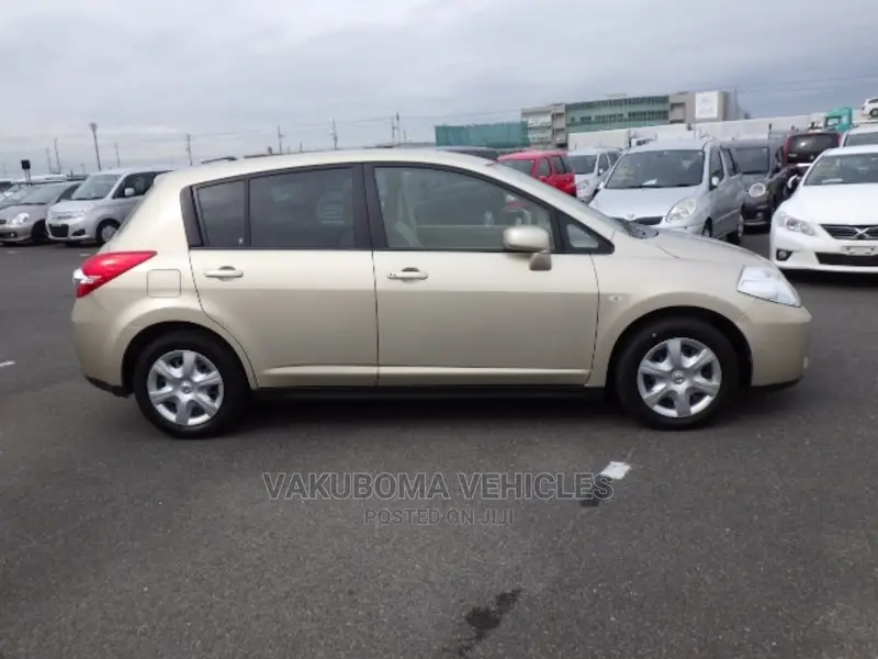 Nissan Tiida 2009 Gold