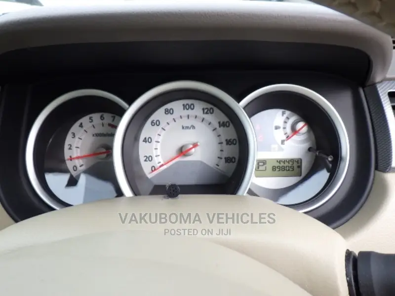 Nissan Tiida 2009 Gold