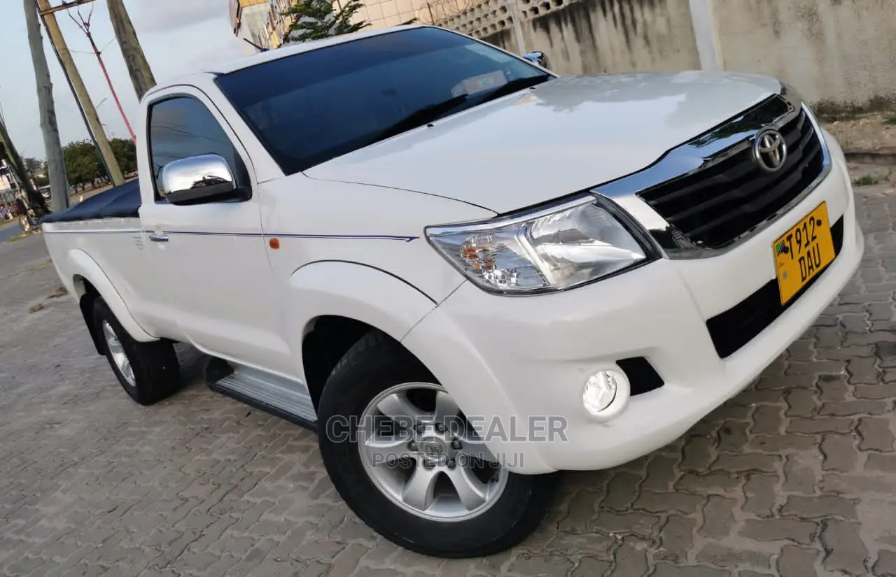 Toyota Hilux 2013 White