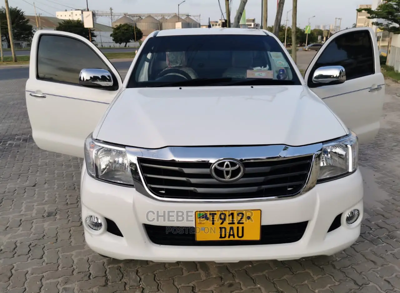 Toyota Hilux 2013 White