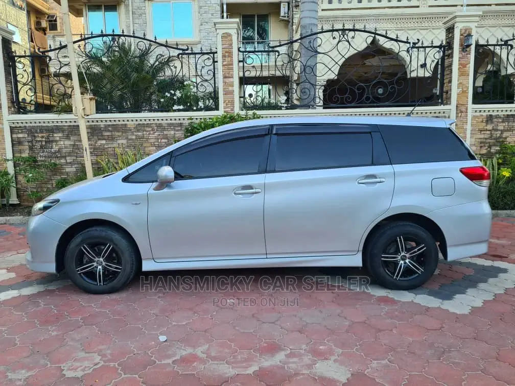 Toyota Wish 2010 Silver