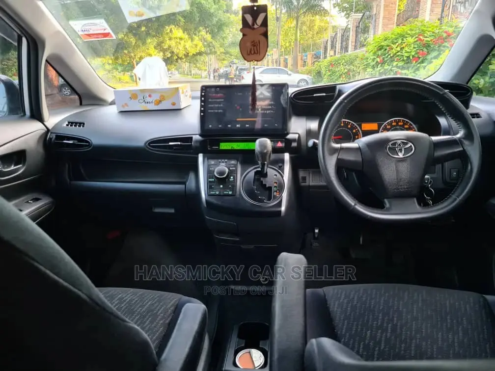 Toyota Wish 2010 Silver
