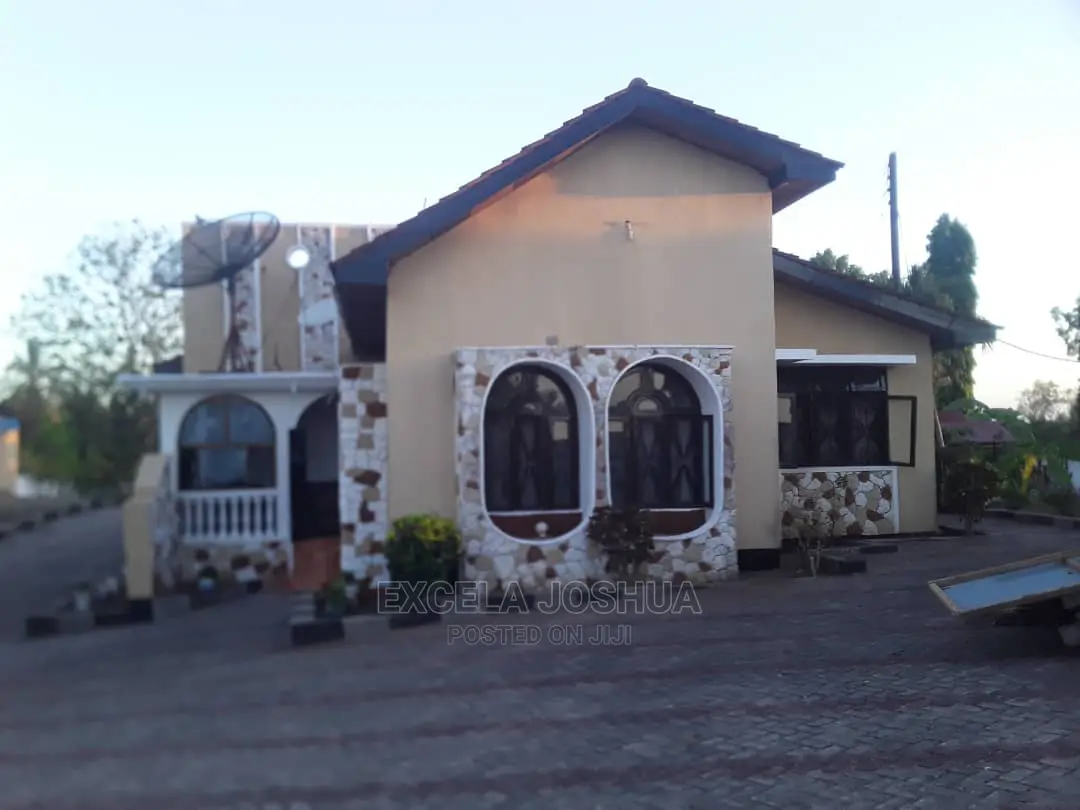5bdrm House in , Kinondoni for Sale