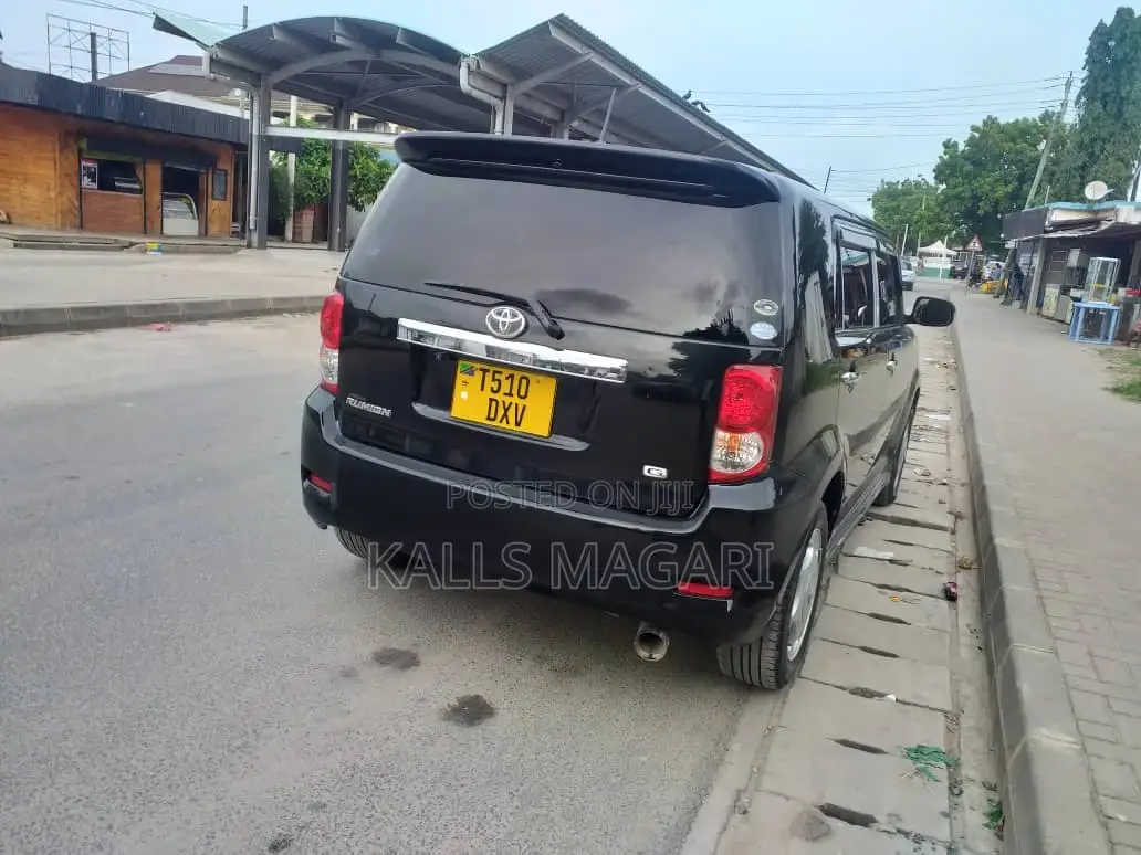 Toyota Corolla Rumion 2010 Black