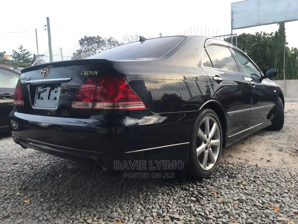 Toyota Crown Royale 2005 Black