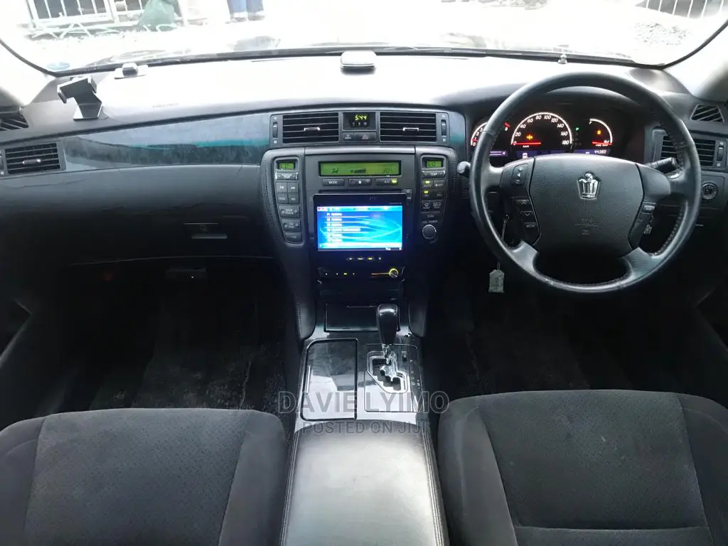 Toyota Crown Royale 2005 Black