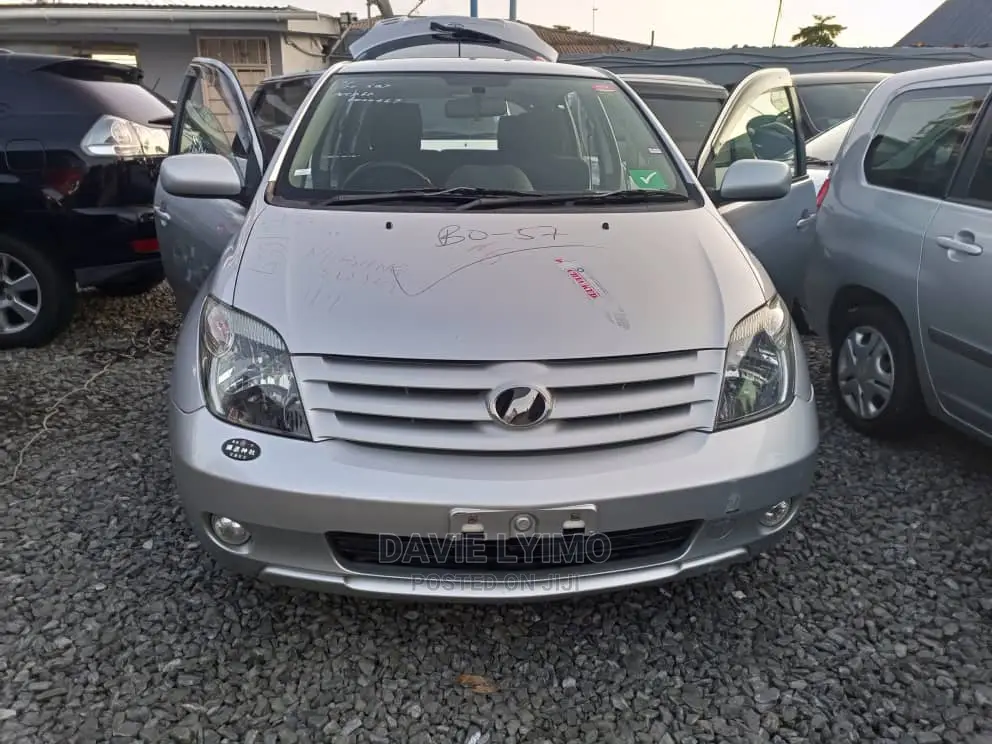 Toyota IST 2006 Silver