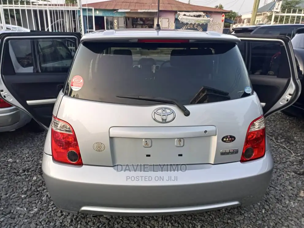 Toyota IST 2006 Silver