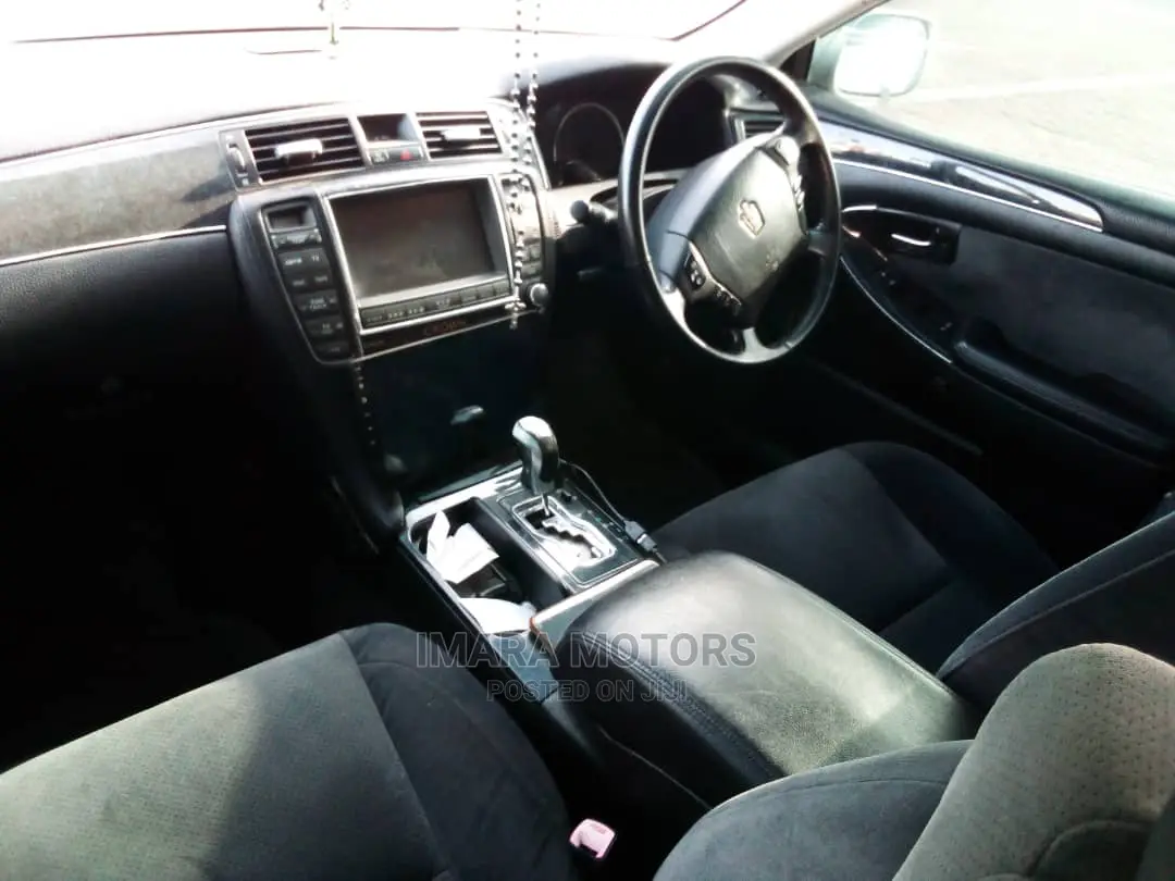 Toyota Crown 2004 Silver