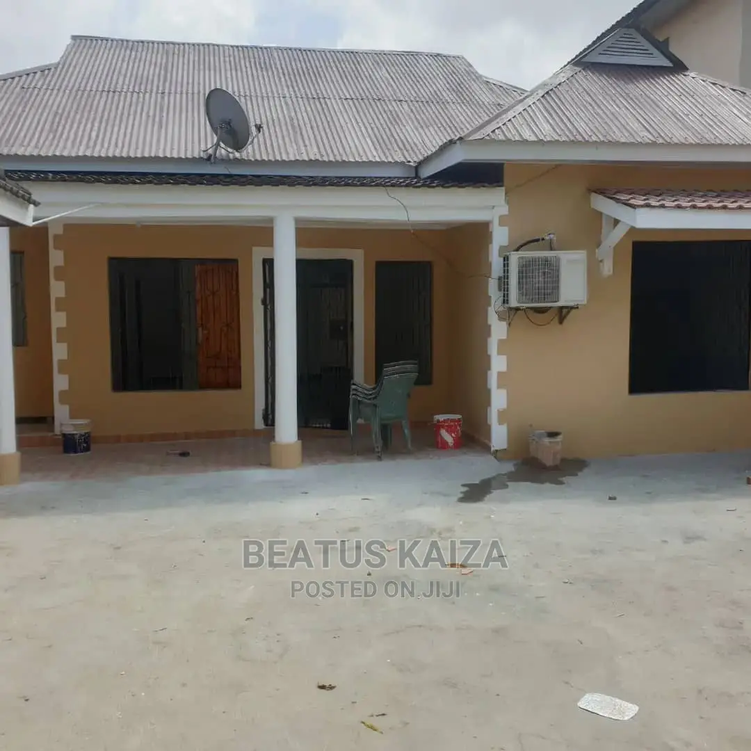 4bdrm House in Kinondoni Studio for rent