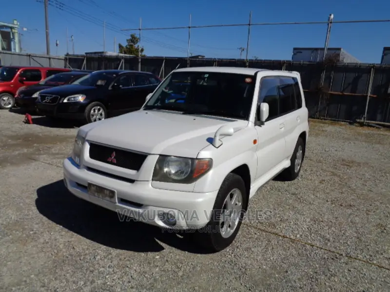 Mitsubishi Pajero IO 2002 Pearl