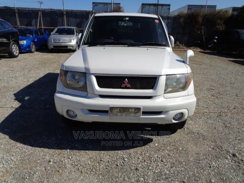 Mitsubishi Pajero IO 2002 Pearl