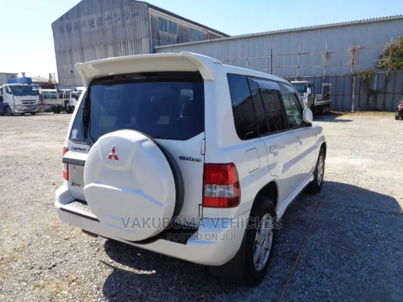 Mitsubishi Pajero IO 2002 Pearl